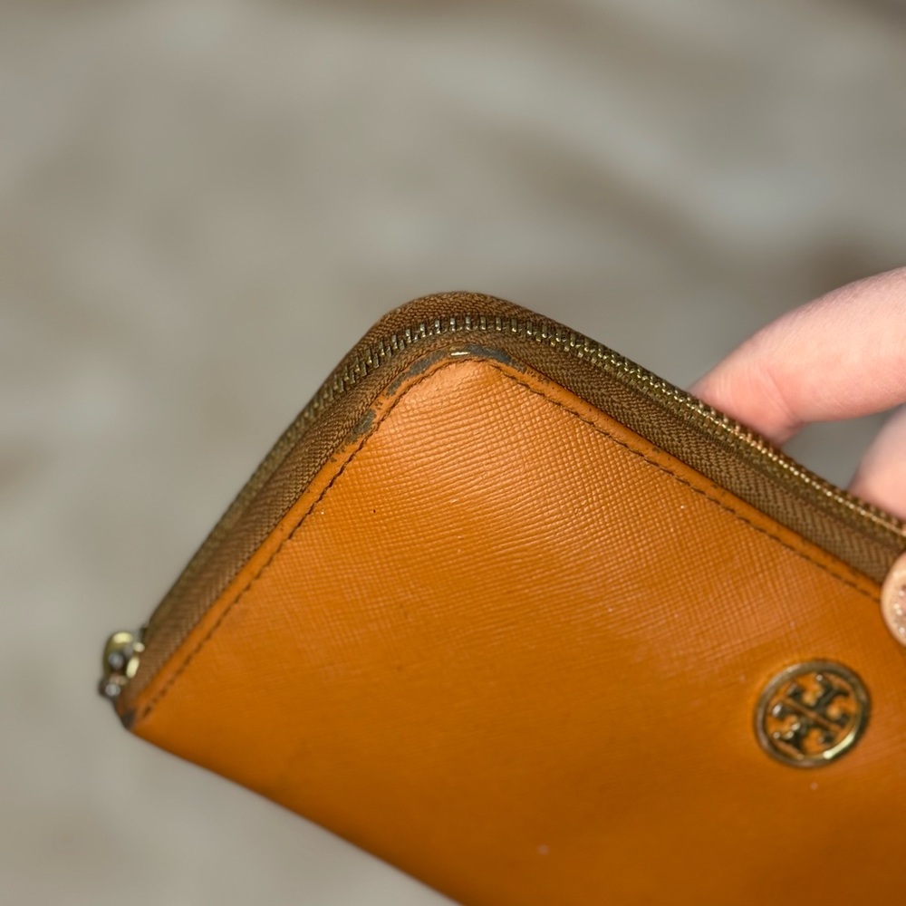 Tory Burch Tan Leather Zip Wallet - Picture 7 of 9